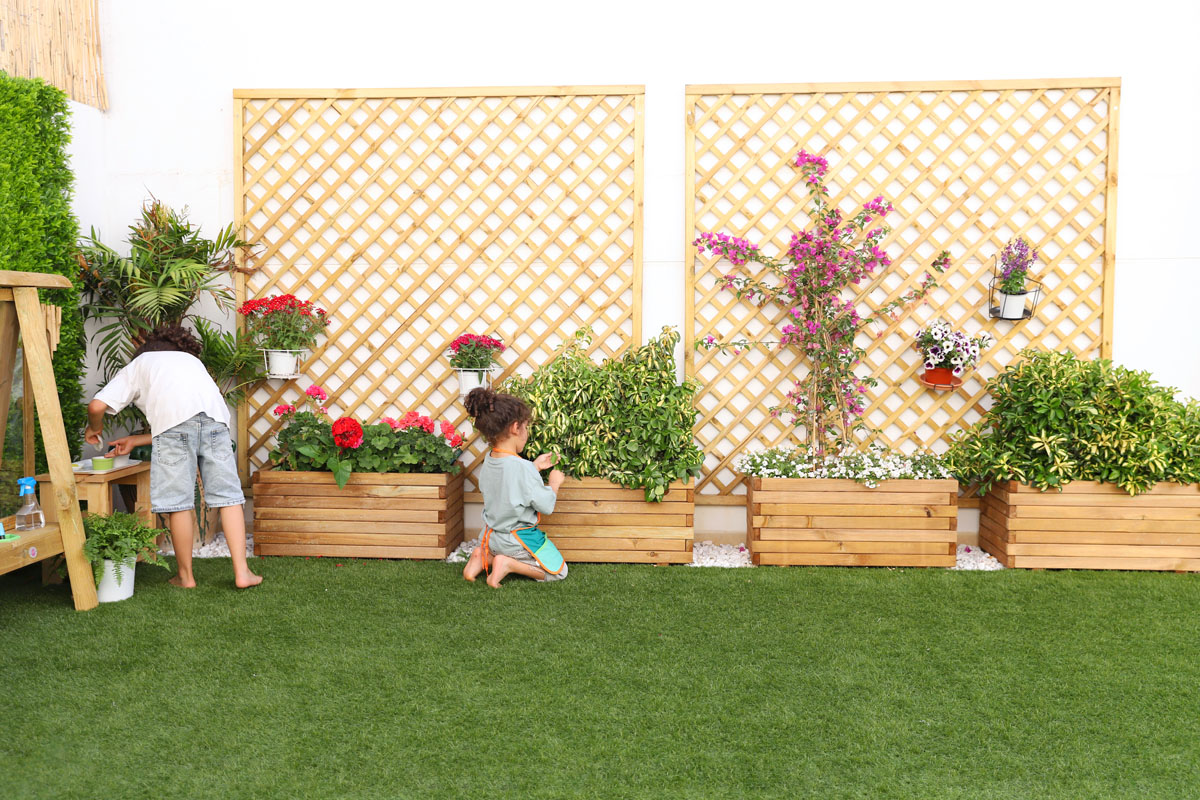 Decorar la terraza con césped artificial – Creciendo Con Montessori